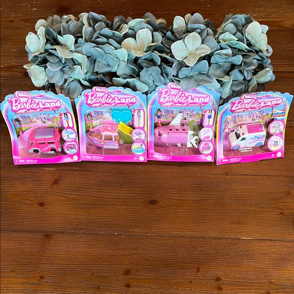 NWT 4 Pack Mini BarbieLand Playset Collection - Pink and Blue